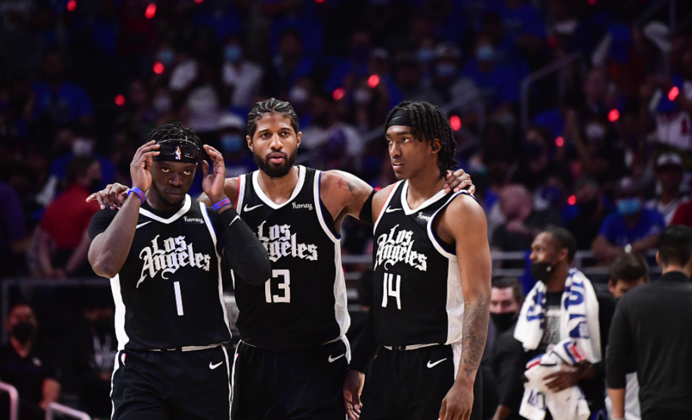  快船乔治复出首战砍下28+8+6  